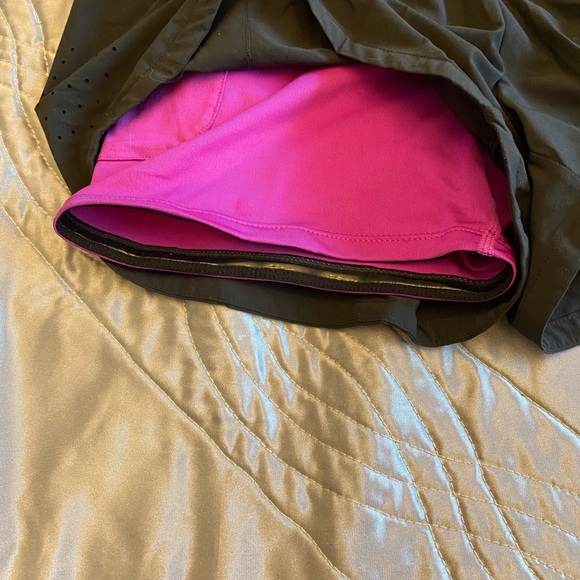 Saucony Athletic Shorts - Picture 2 of 3